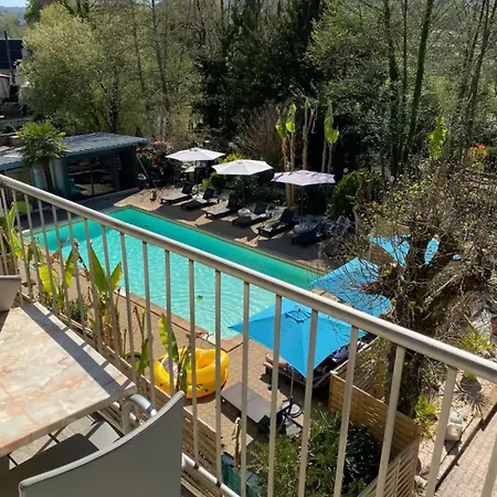 2eme Etage Cote Piscine Larche (Correze)
